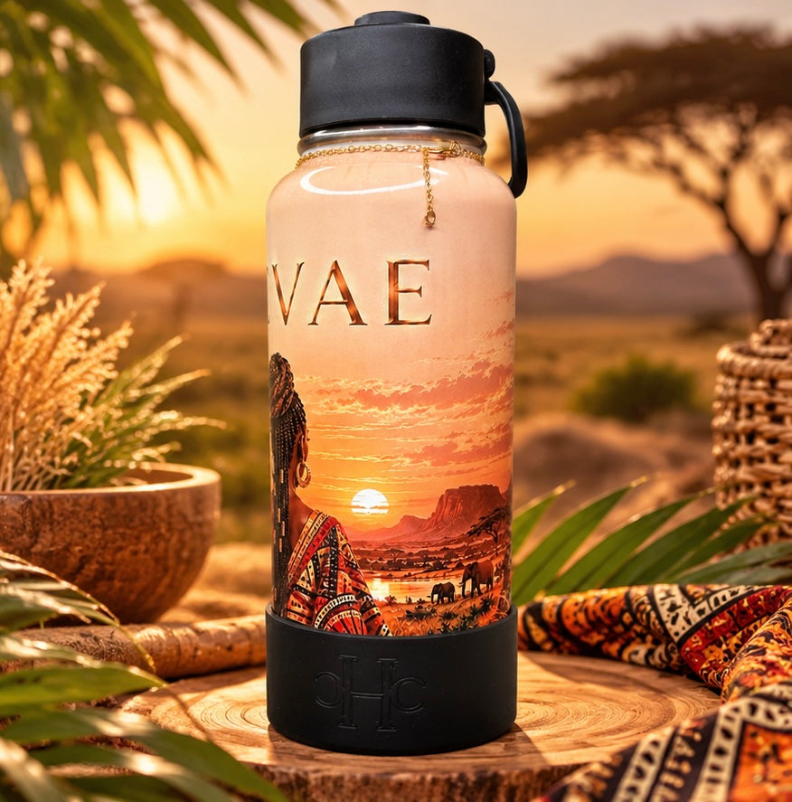 Gourde isotherme HEVAE Africa devant un paysage de savane